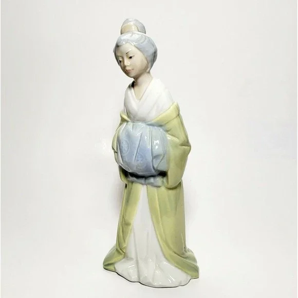 Geisha Figurine By Miguel Requena Pitti Sing CUART DE POBLET SPAIN 9.6 Pristine!